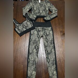 Fabletics 3 piece set. Size small includes top, leggings, bra